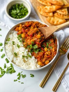 Za ljubitelje indijske kuhinje, Chana Masala predstavlja vrhunski doživljaj za nepce i dušu. bogatim aromama i slojevima začina,